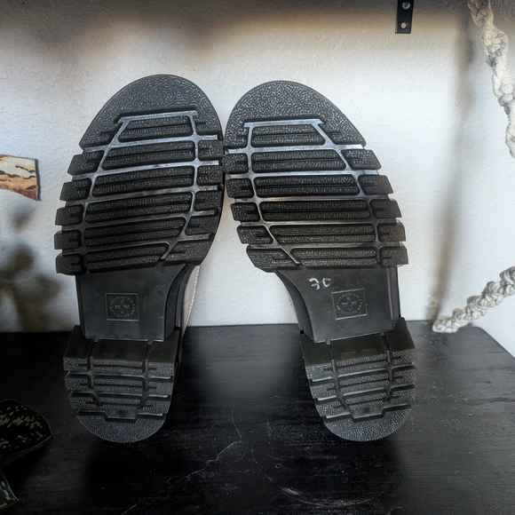 Dr. Martens Women's Chelsea Boots - Tan and Black - Picture 3 of 5